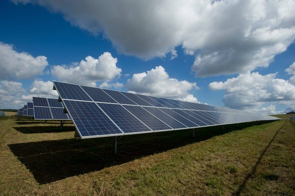 Comment installer des panneaux solaires photovoltaïques chez vous ?